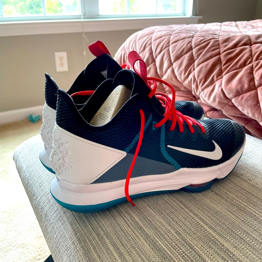 Nike Lebron Witness 4 Basketball Shoes sz 13